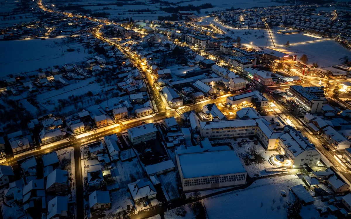 Światło, hałas i miasto nocą
