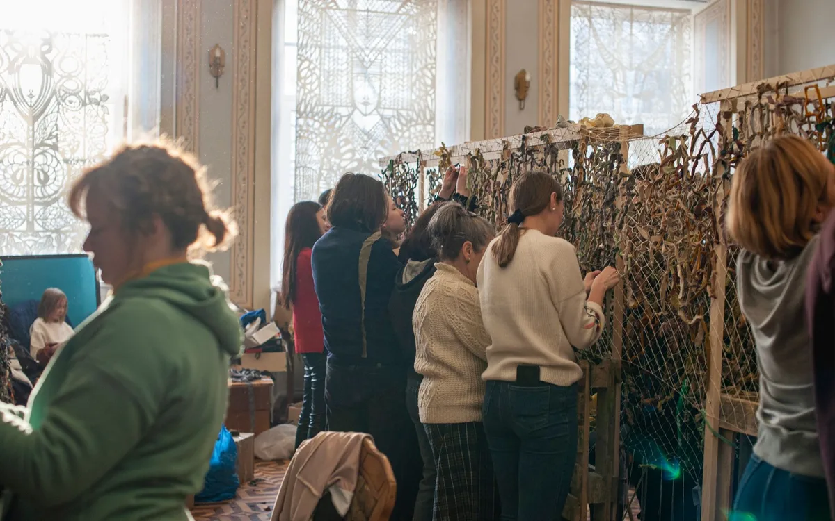 Humanitarny montaż krok po kroku