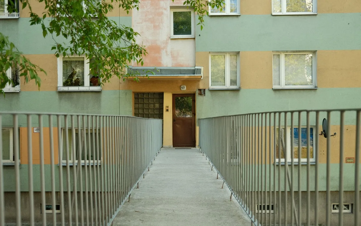 Klatka osiedleniowa, deska dolotowa i pierwsze wypuszczenie