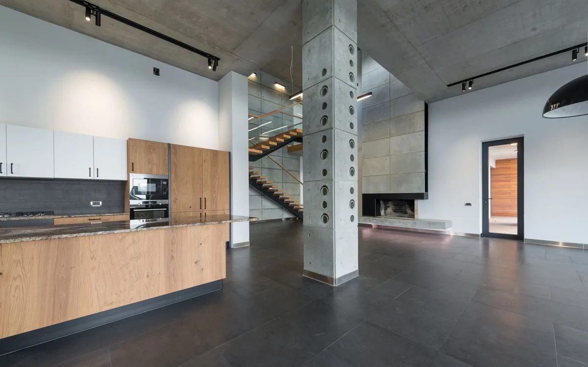 Podłoga pełna - beton, drewno, PCV i ściółka